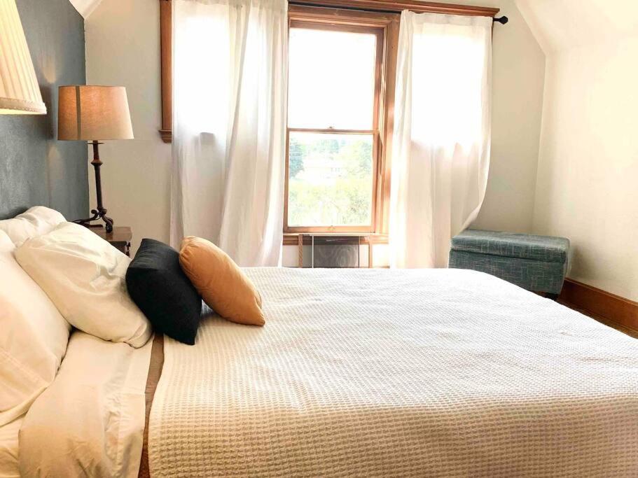 Victorian Guest Getaway-20Mins To Glacier National Park-10Mins To Airport! Columbia Falls Bagian luar foto