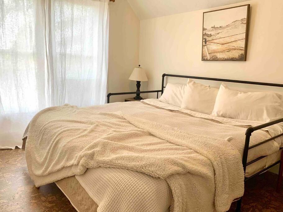 Victorian Guest Getaway-20Mins To Glacier National Park-10Mins To Airport! Columbia Falls Bagian luar foto