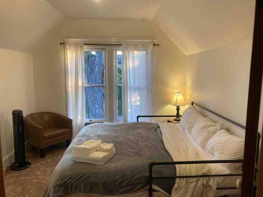 Victorian Guest Getaway-20Mins To Glacier National Park-10Mins To Airport! Columbia Falls Bagian luar foto